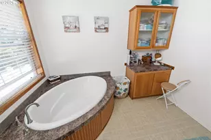 95496 Hwy 42, Coos Bay, OR 97420 - Photo 29