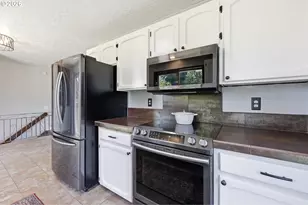 102 Sherwood Ln, Castle Rock, WA 98611 - Photo 9