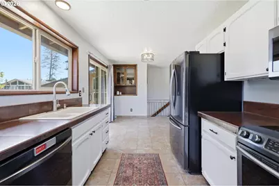 102 Sherwood Ln, Castle Rock, WA 98611 - Photo 11
