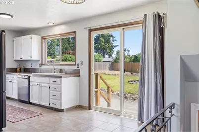 102 Sherwood Ln, Castle Rock, WA 98611 - Photo 5