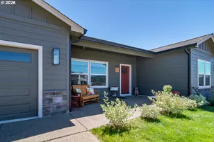 836 Durham Ave, Sutherlin, OR 97479 - Photo 3