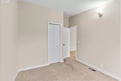 1202 N Park Ave, Eugene, OR 97404 - Photo 21