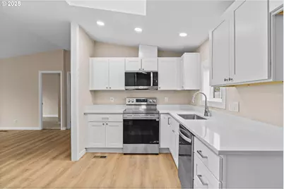 1202 N Park Ave, Eugene, OR 97404 - Photo 15