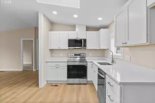 1202 N Park Ave, Eugene, OR 97404 - Photo 15