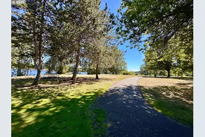 614 S Nevada St #A, Portland, OR 97219 - Photo 39
