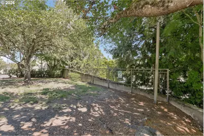 614 S Nevada St #A, Portland, OR 97219 - Photo 31