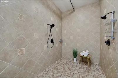 10667 Hovenden Ln, Woodburn, OR 97071 - Photo 27