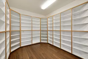 10667 Hovenden Ln, Woodburn, OR 97071 - Photo 23