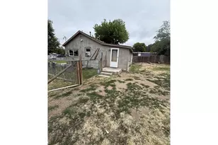 2460 S E Melrose Dr, Prineville, OR 97754 - Photo 11