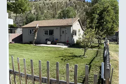 2460 SE Melrose Dr, Prineville, OR 97754 - Photo 1