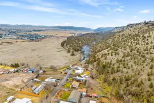2460 S E Melrose Dr, Prineville, OR 97754 - Photo 29