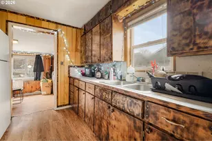 2460 S E Melrose Dr, Prineville, OR 97754 - Photo 7