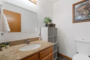 1051 Cannon Dr, Hood River, OR 97031 - Photo 17