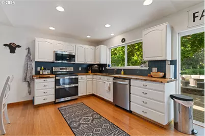 1051 Cannon Dr, Hood River, OR 97031 - Photo 11