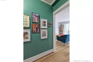 1811 NW Couch St, Portland, OR 97209 - Photo 9