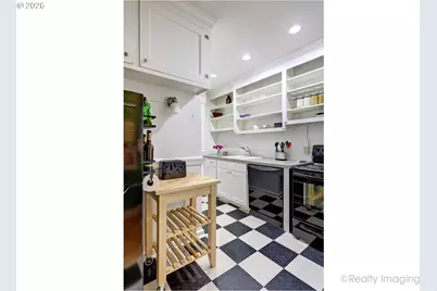1811 NW Couch St #302, Portland, OR 97209 - Photo 17