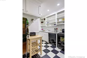 1811 NW Couch St, Portland, OR 97209 - Photo 17