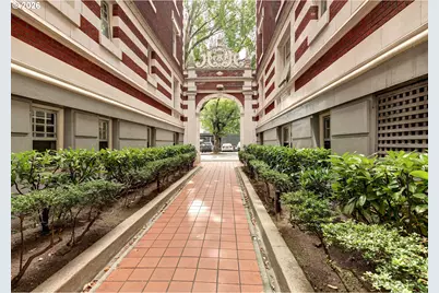 1811 NW Couch St #302, Portland, OR 97209 - Photo 3