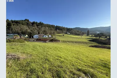 1192 W Harris Hills Dr, Roseburg, OR 97471 - Photo 5