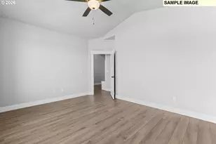 618 NE Trillium Dr, Estacada, OR 97023 - Photo 5