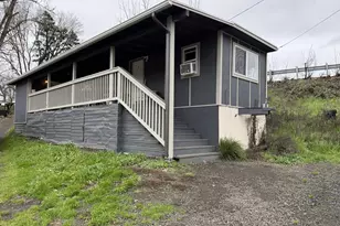 1713 SE Mill St, Roseburg, OR 97470 - Photo 7