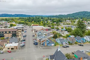 190 E 3rd St, Coquille, OR 97423 - Photo 7