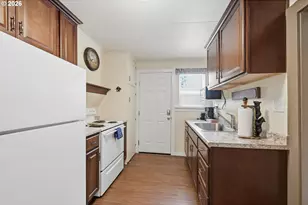 327 6th St, Springfield, OR 97477 - Photo 21