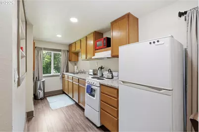 327 6th St, Springfield, OR 97477 - Photo 13