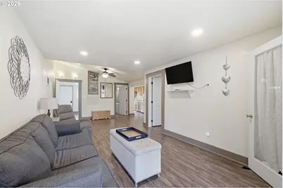 327 6th St, Springfield, OR 97477 - Photo 7