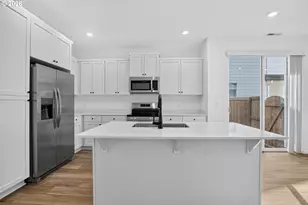 1015 Drake Ln, Woodburn, OR 97071 - Photo 11