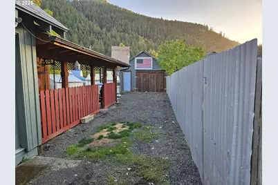 409 N Main St, Klickitat, WA 98628 - Photo 33