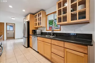 13721 SE Harrison Ct, Portland, OR 97233 - Photo 11
