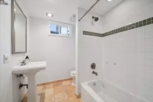 13721 SE Harrison Ct, Portland, OR 97233 - Photo 33