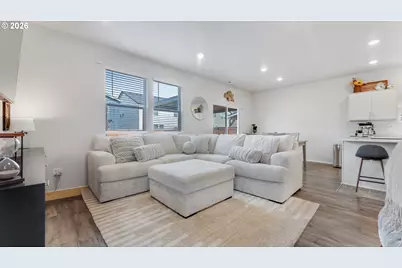2766 V St, Springfield, OR 97477 - Photo 9