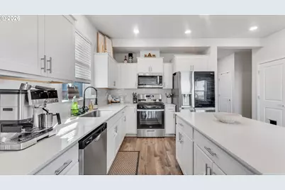 2766 V St, Springfield, OR 97477 - Photo 13