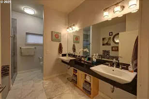 3930 Abbey Ln, Astoria, OR 97103 - Photo 17