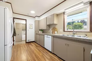 12652 NE Halsey St, Portland, OR 97230 - Photo 11