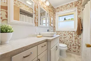 12652 NE Halsey St, Portland, OR 97230 - Photo 23