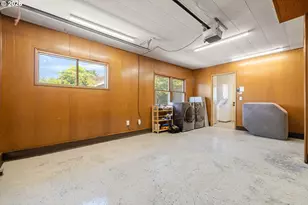 12652 NE Halsey St, Portland, OR 97230 - Photo 33