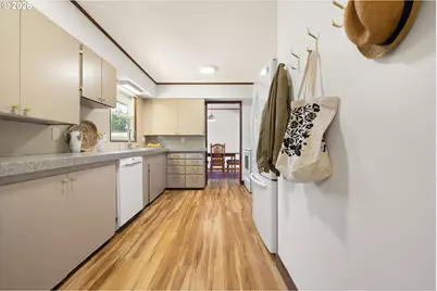 12652 NE Halsey St, Portland, OR 97230 - Photo 13