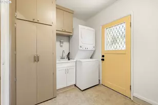 12652 NE Halsey St, Portland, OR 97230 - Photo 35