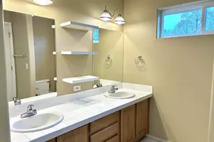 653 NW 1st St, Gresham, OR 97030 - Photo 25