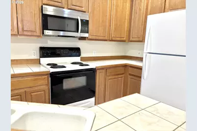 653 NW 1st St, Gresham, OR 97030 - Photo 9