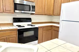 653 NW 1st St, Gresham, OR 97030 - Photo 9