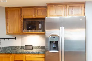 9436 SW Wood Pkwy, Portland, OR 97219 - Photo 13