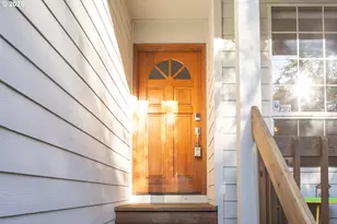 9436 SW Wood Pkwy, Portland, OR 97219 - Photo 3