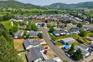 356 Dark Horse St, Roseburg, OR 97471 - Photo 41