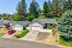 356 Dark Horse St, Roseburg, OR 97471 - Photo 3