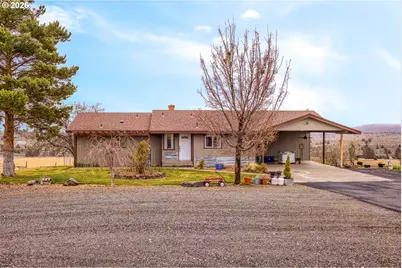 950 SE Dover Ln, Madras, OR 97741 - Photo 1