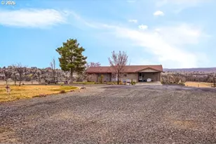 950 SE Dover Ln, Madras, OR 97741 - Photo 5